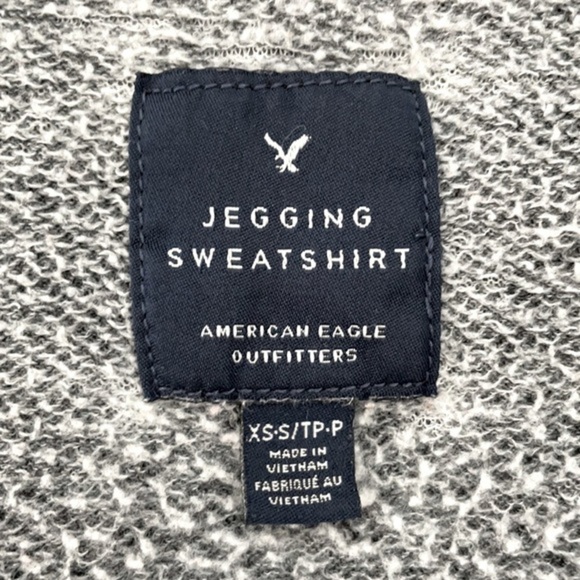 AMERICAN EAGLE OUTFITTERS | Women’s Faded Gray Long Sleeve Jeggings Sweatshirt - Picture 2 of 7